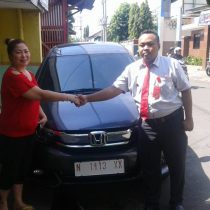 Foto Penyerahan Unit 1 Sales Marketing Mobil Dealer Honda Probolinggo Suthe