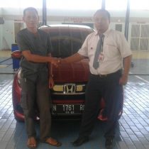 Foto Penyerahan Unit 11 Sales Marketing Mobil Dealer Honda Probolinggo Suthe
