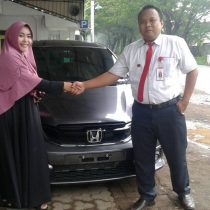 Foto Penyerahan Unit 12 Sales Marketing Mobil Dealer Honda Probolinggo Suthe