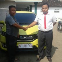Foto Penyerahan Unit 13 Sales Marketing Mobil Dealer Honda Probolinggo Suthe